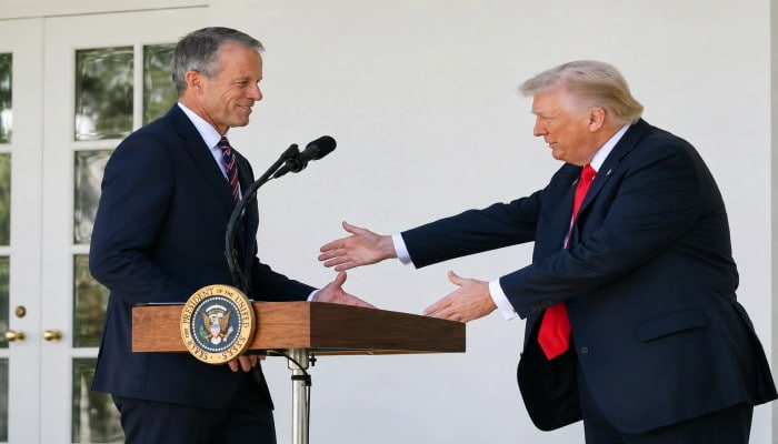 La Communication Entre John Thune Et Donald Trump